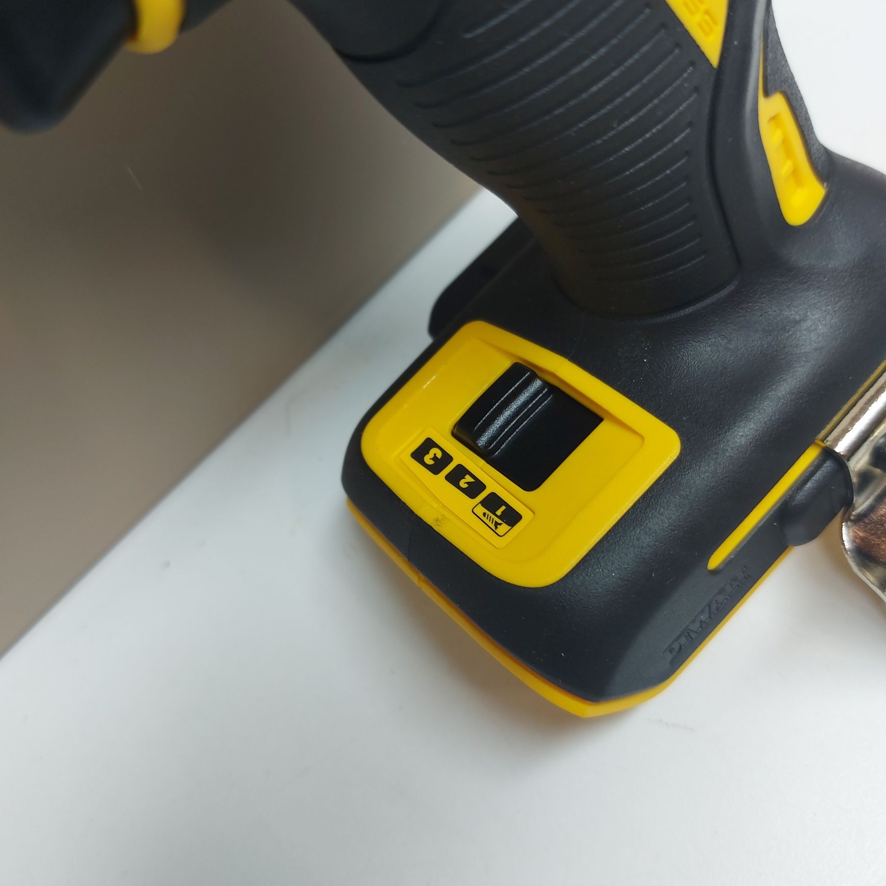 ПРОМОЦИЯ.Нов импакт Dewalt DCF887