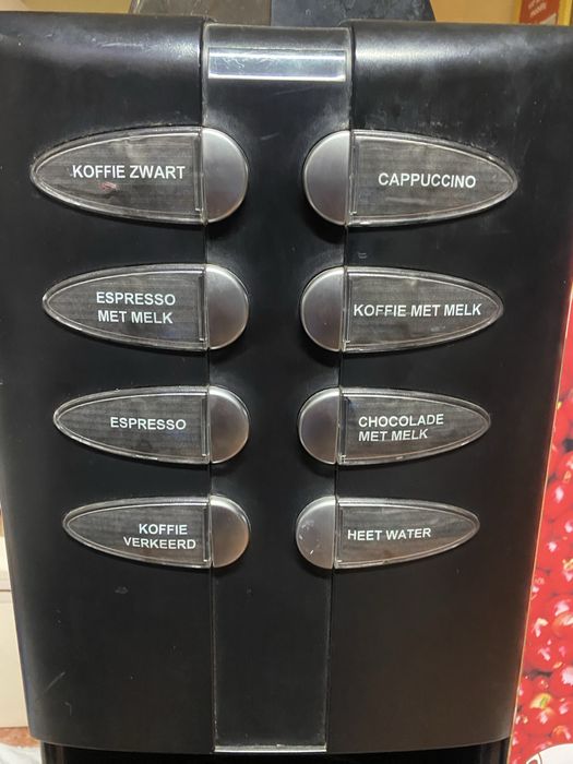 Вендинг машина Necta Colibri (модел C3SF-R/FQ E P BLACK)