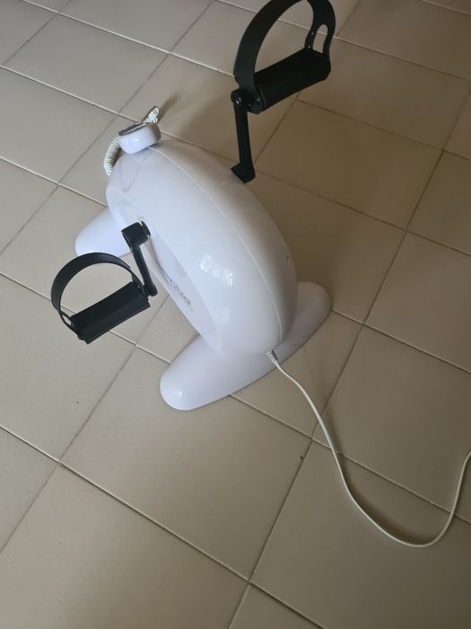 Електрически мини велоергометър с автоматично завъртане