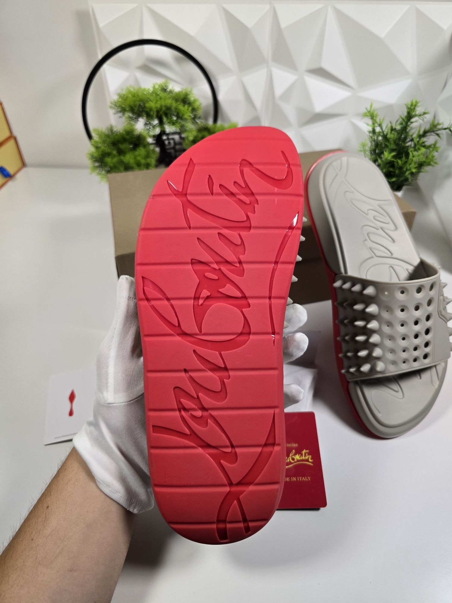 Чехли Christian Louboutin