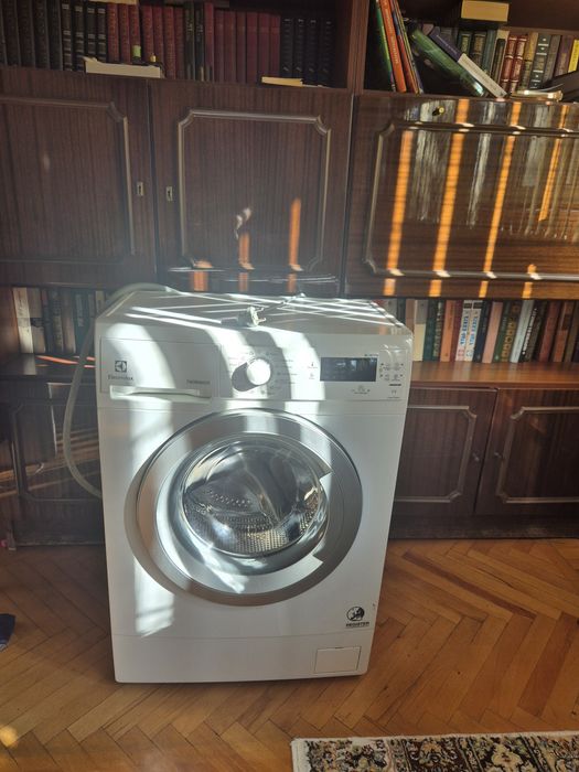 Продаю стиральную машинку Electrolux