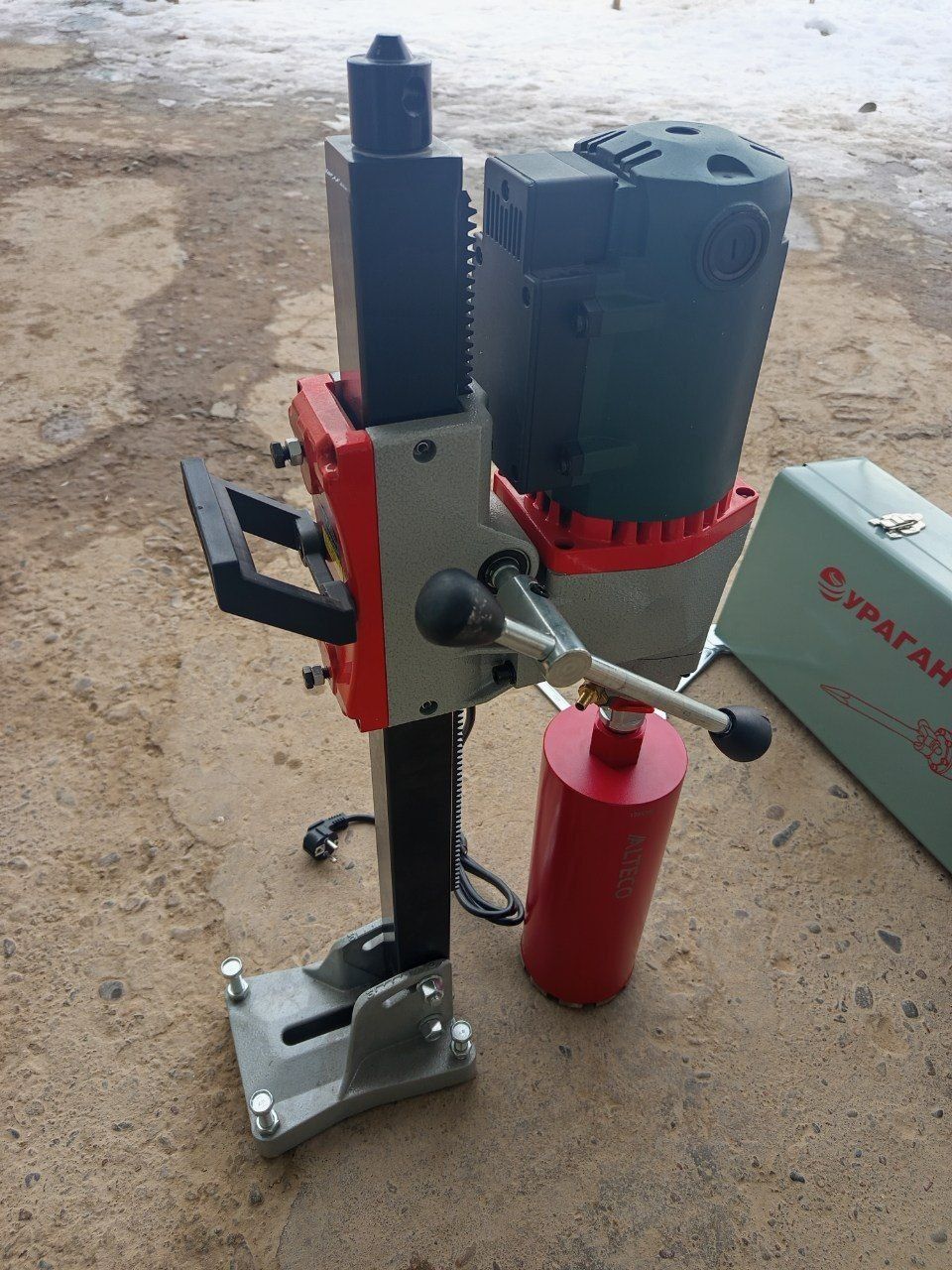 Beton teshish beton kesish perfarator xizmatlari