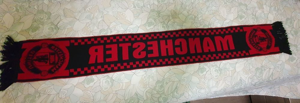 Vând fular Manchester United