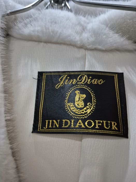 Продам  НОВУЮ   НАТУРАЛЬНУЮ  женскую шубу