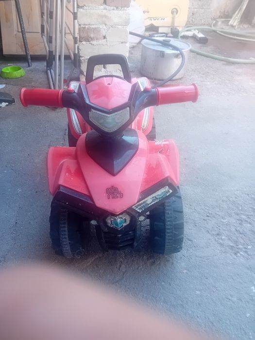 Бебешко бъди за бутане със няколко детски песни