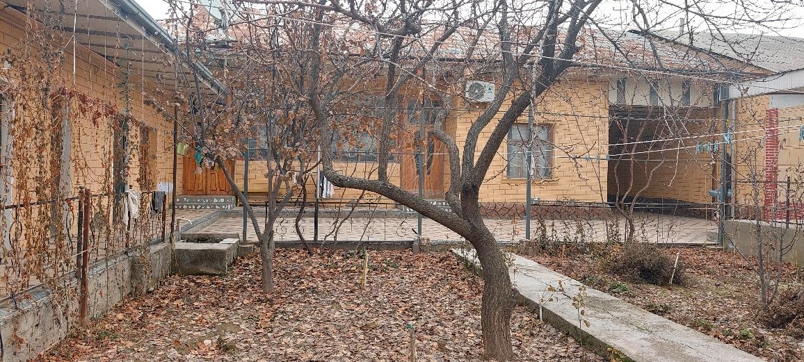 7 hona 6 sotok uchastka sotiladi