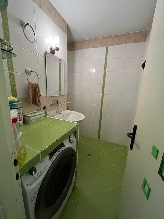 просторен тристаен апартамент