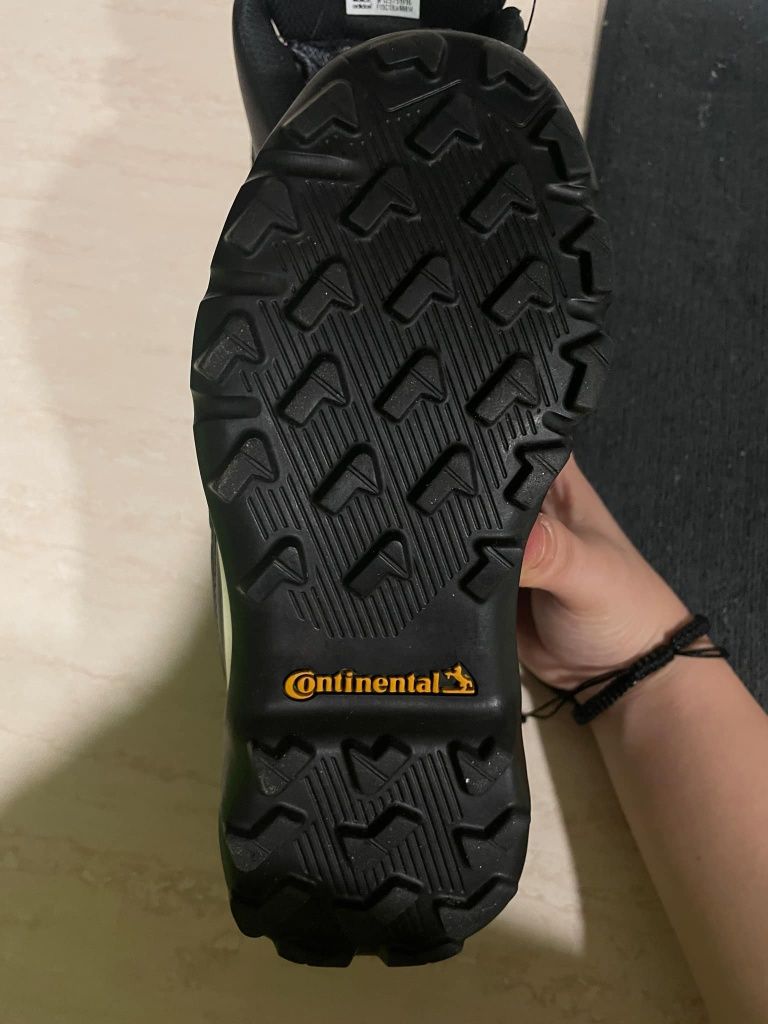 Боти Adidas 31 в отлично състояние