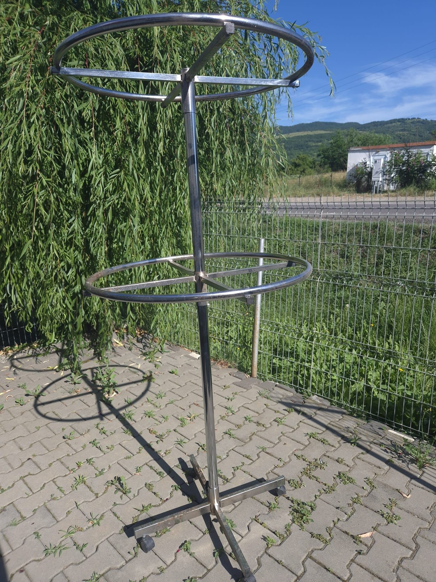 Vând Standere haine , busturi , umerașe