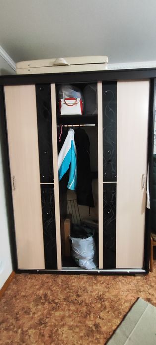 Продам комплект шкаф и комод