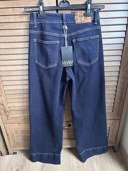 Дънки в цвят индиго