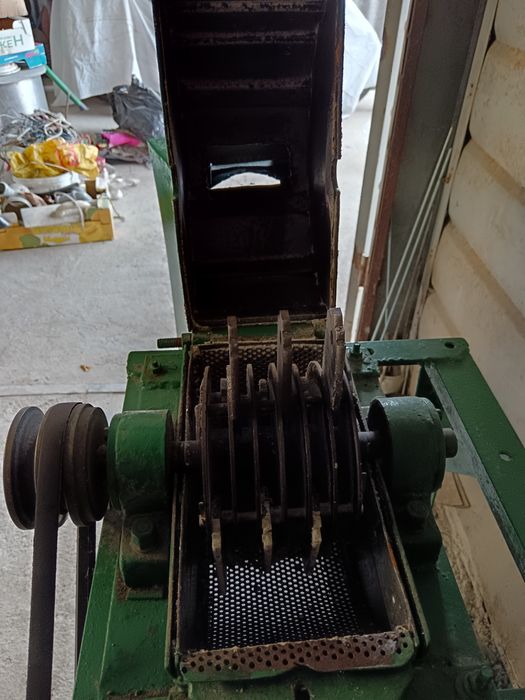 Продавам фуражомелка