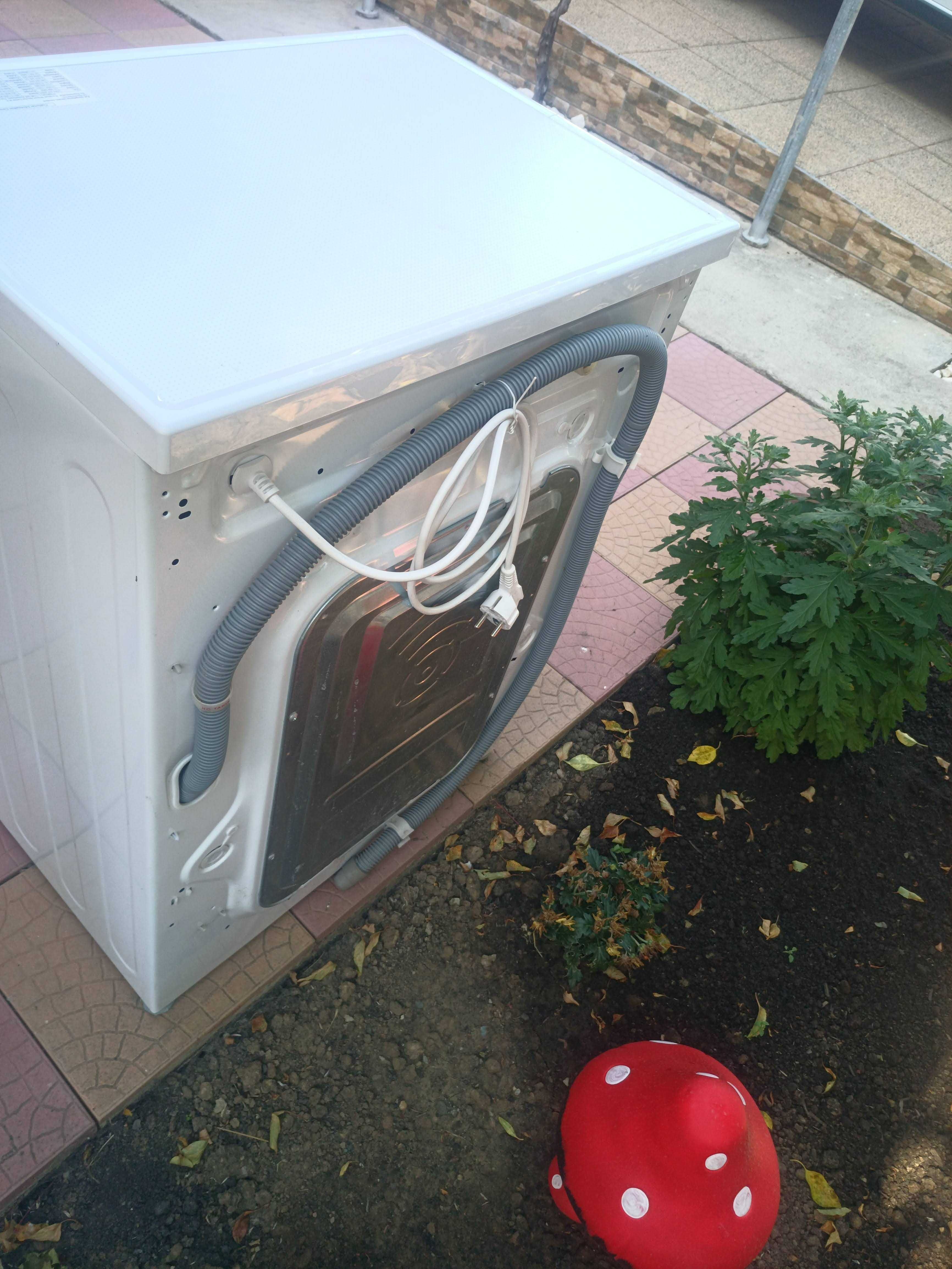 Masina de spalat rufe LG / A+++ / 6 Kg / 1200 RPM / IMPECABILA