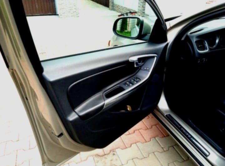 Vând Volvo V60 în stare foarte bună