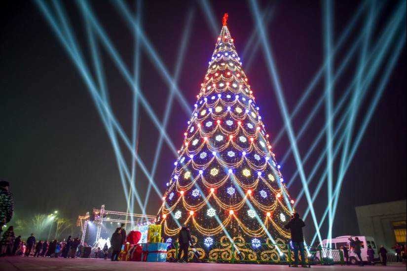 Новогодный ёлки болшие президентский! и Украшене! Елка