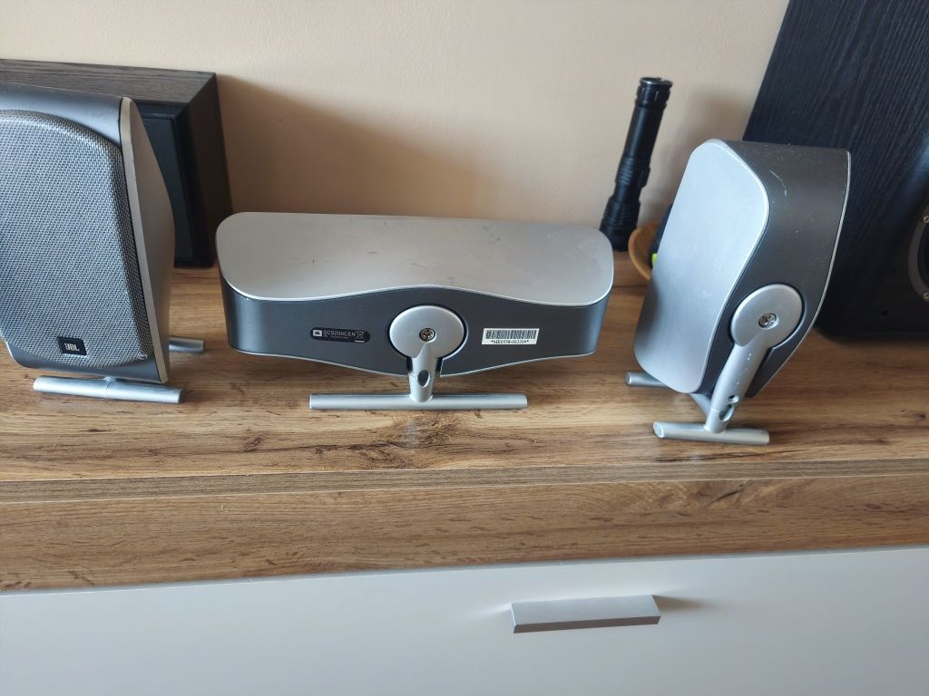 Тонколони - среда и две колони JBL