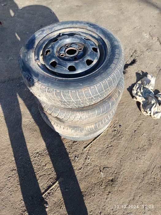 2 cauciucuri cu tot cu jante ,165/70/R13