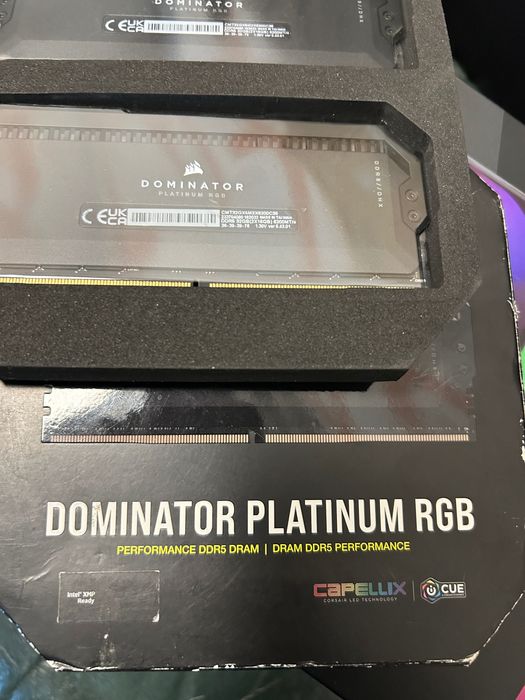 Kit Memorie Corsair Dominator Platinum RGB,32GB, DDR5-6200MHz- nou
