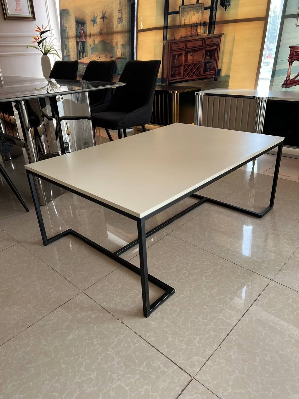 Loftdan divan, parta, jurnalniy stol
