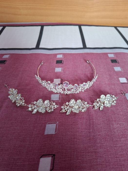 Vând Coronițe și Accesorii Mireasă Noi
