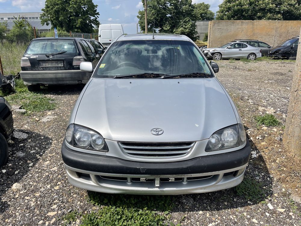 Toyota Avensis 1.8 на части