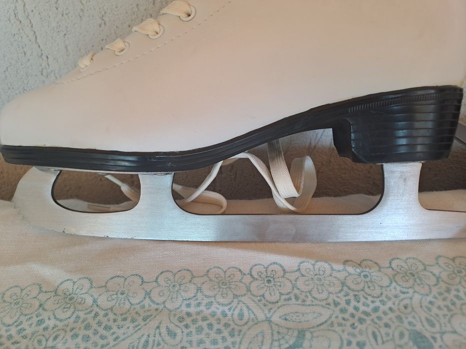 Patine artistice albe,damă,marine 39