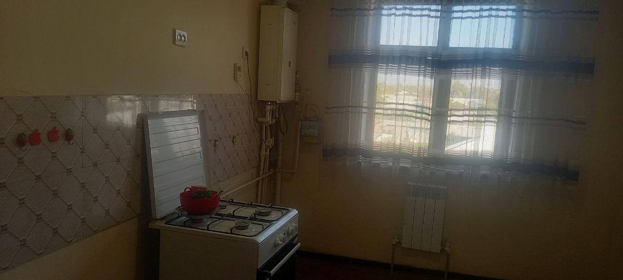 Kvartira sotiladi yangi 5 etajka dom 4 etaj 3 xona