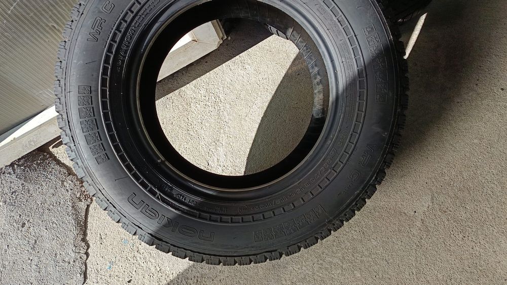225 70 R 15 C Nokian Iarna  o buc