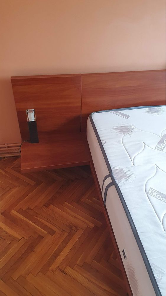 Dormitor lux culoare maro stare impecabila cu sertare dedesubt