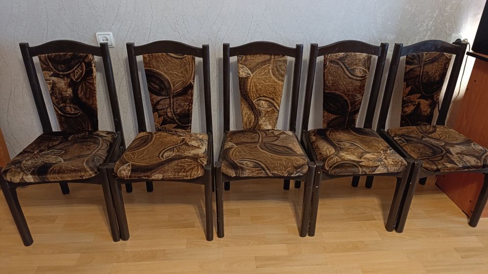 Стулья б/у, 5 штук в нормальном состоянии