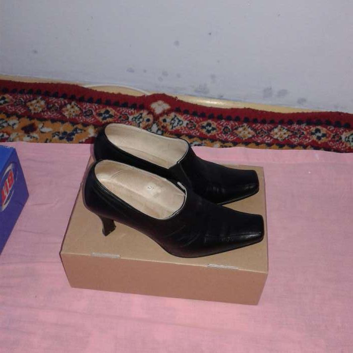 Vand pantofi de dama