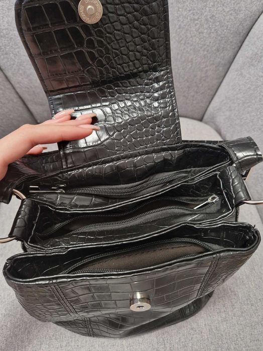 ЧИСТО НОВА кожена чанта