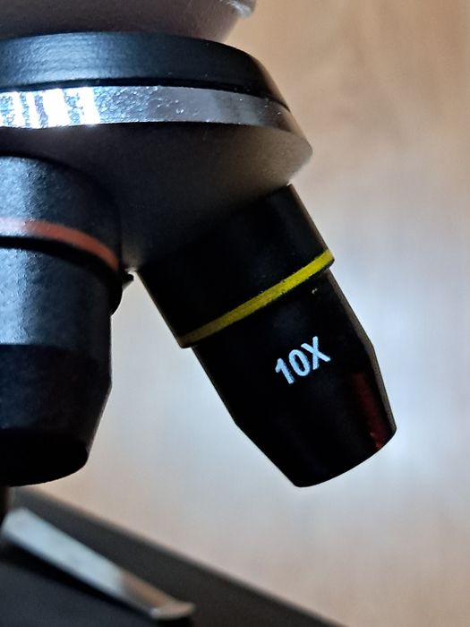 Микроскоп с увеличите с 40x,10x,4x.По договаряне.