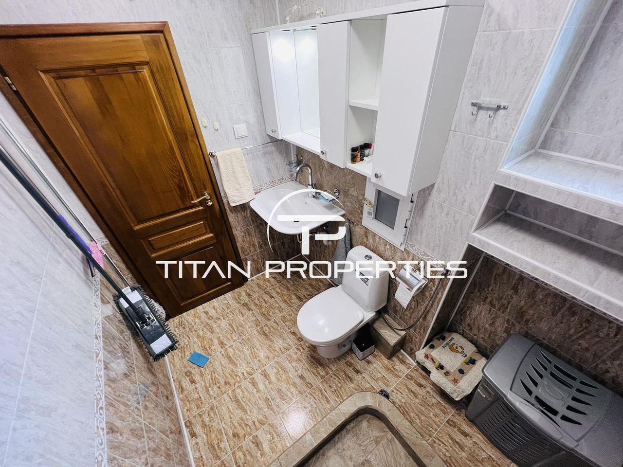 Дава се под наем Двустаен апартамент в Бургас, Център - 64 кв.м за 612 € - Снимка #8
