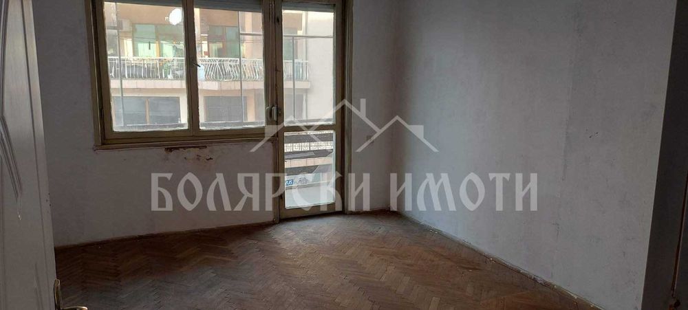 Продава се Четиристаен апартамент в Велико Търново, Център - 122 кв.м за 1107 €/кв.м - Снимка #5