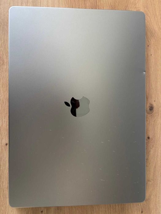MacBook Pro 16" (2021, M1 Pro) – 16GB RAM, 512GB SSD, 231 cicluri