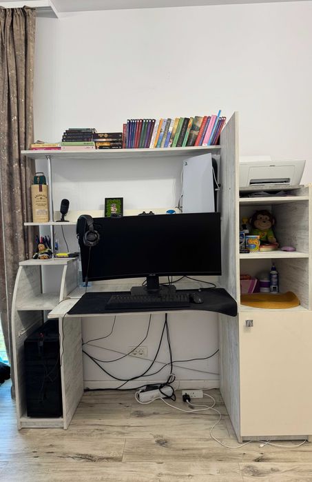 Mobila de vanzare  pat plus saltea + mobilierul din poza