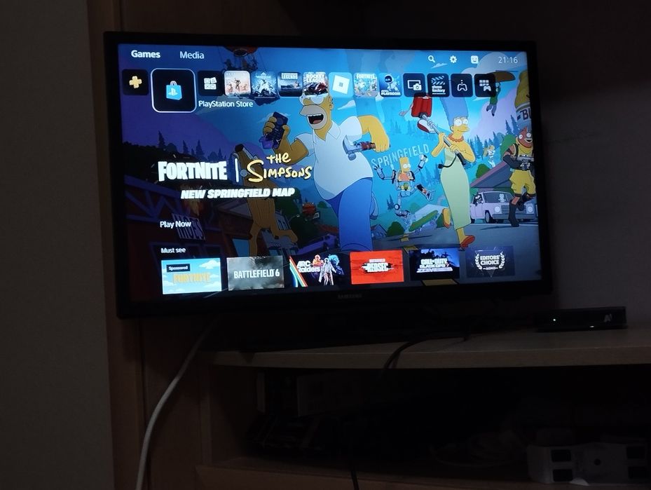 Playstation 5 отличен с два контролера и игри