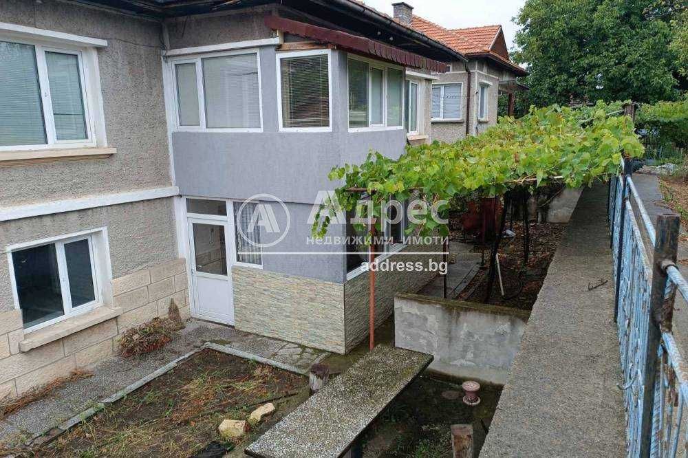 Продава се Къща в с. Гецово, Област Разград - 142 кв.м за 647 €/кв.м - Снимка #2