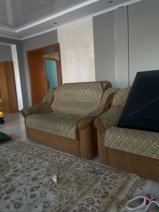 Продам 2 дивана. Малый и большой. Район энергетик.