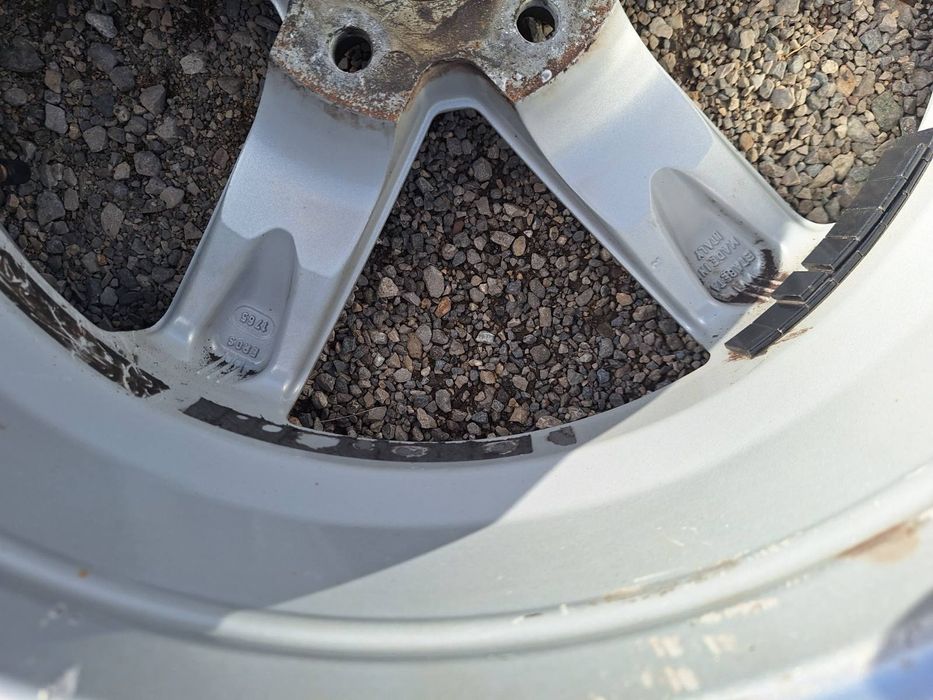 Продавам перфиктни алуминиеви джанти 17 цола