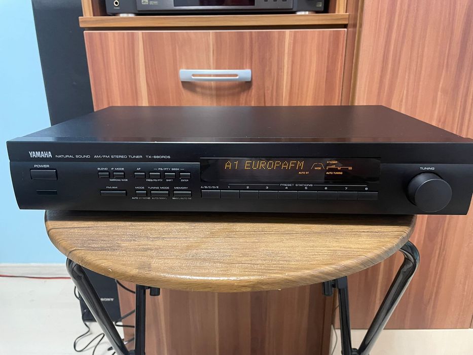 Yamaha TX-680RDS Stereo Tuner FM/AM