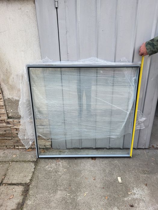 Фасадни закалени стъкла/прозорци с алуминиеви рамки 115/110 см.