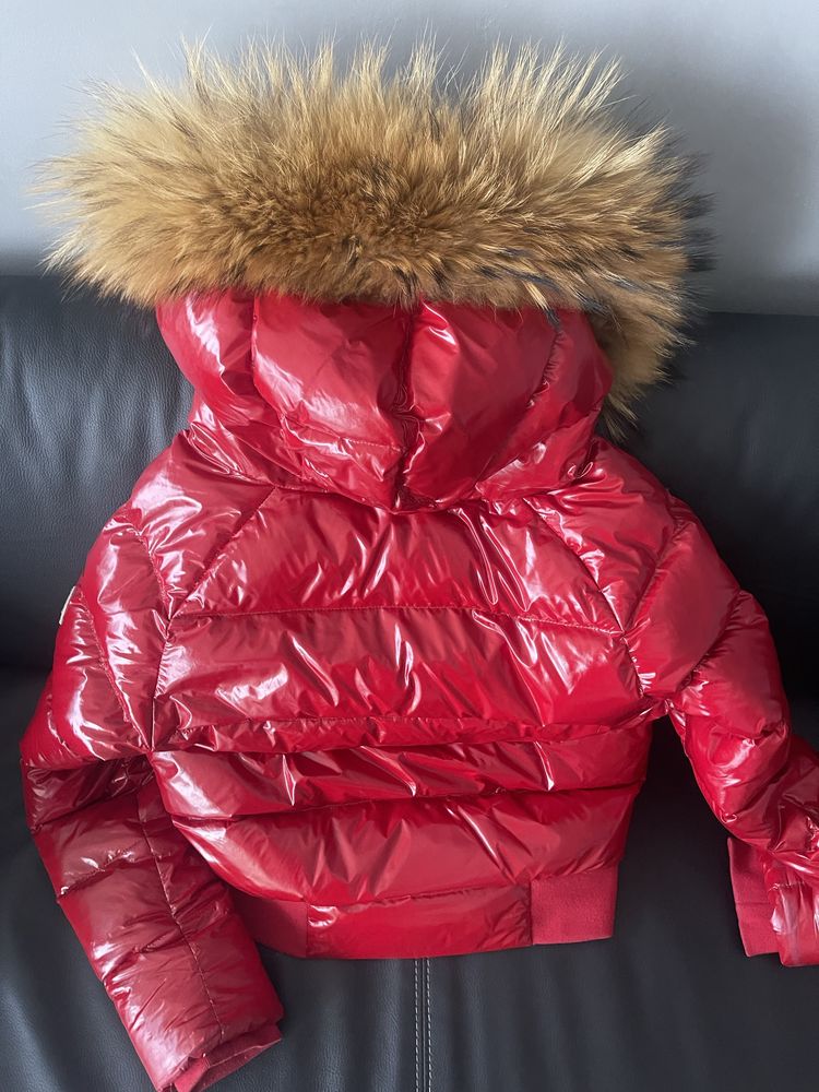 Оригинално дамско яке  Moncler с качулка от естествен косъм