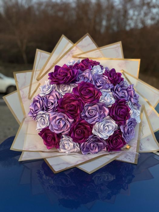 Buchete /aranjamente florale: trandafiri satin