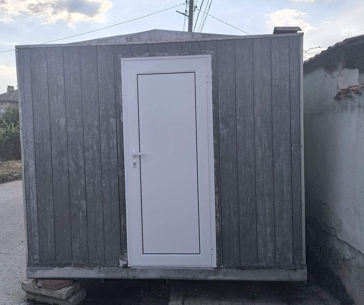 Фургон с две гуми