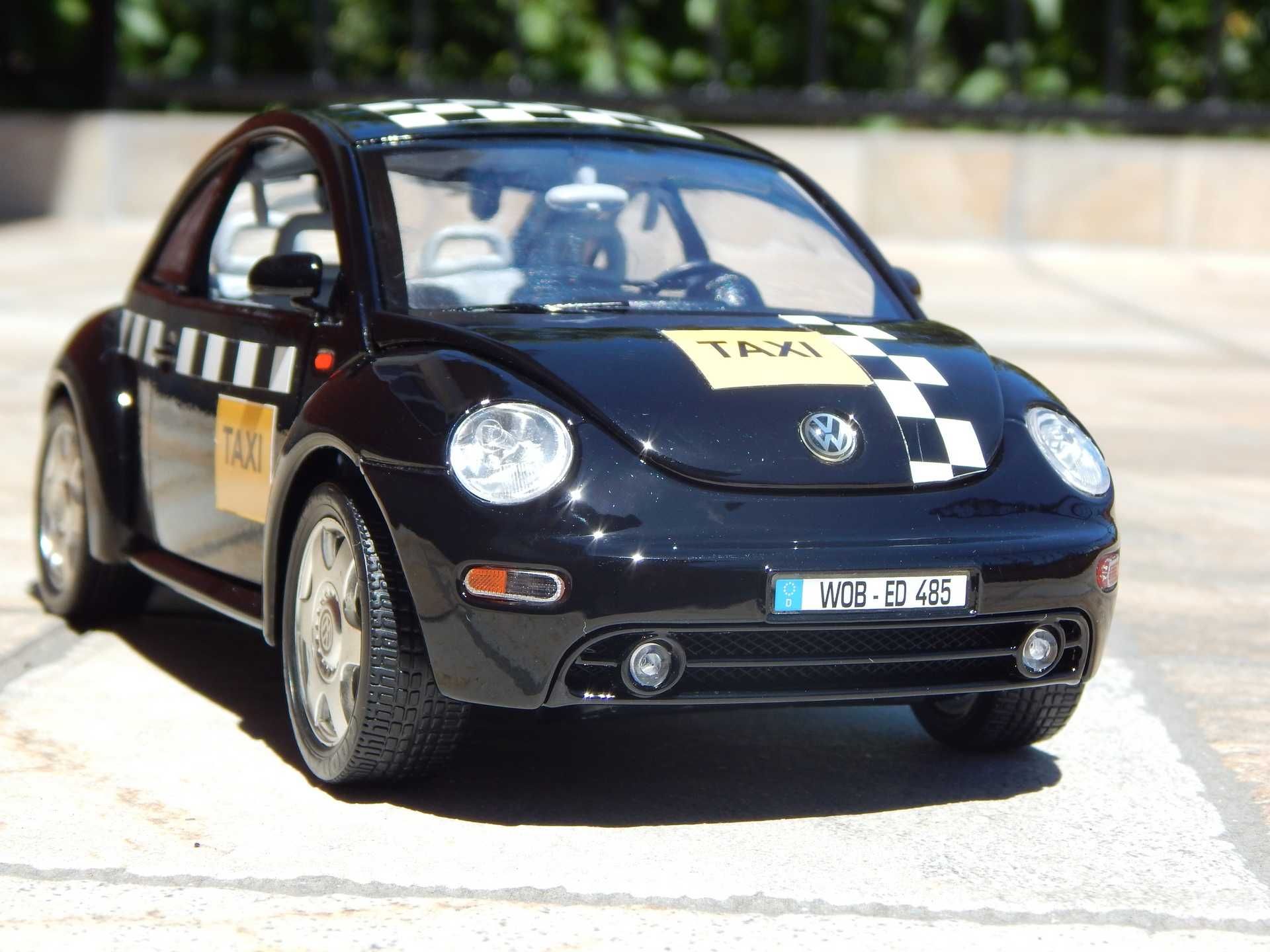 Macheta Volkswagen New Beetle taxi 1998 Bburago scara 1:18