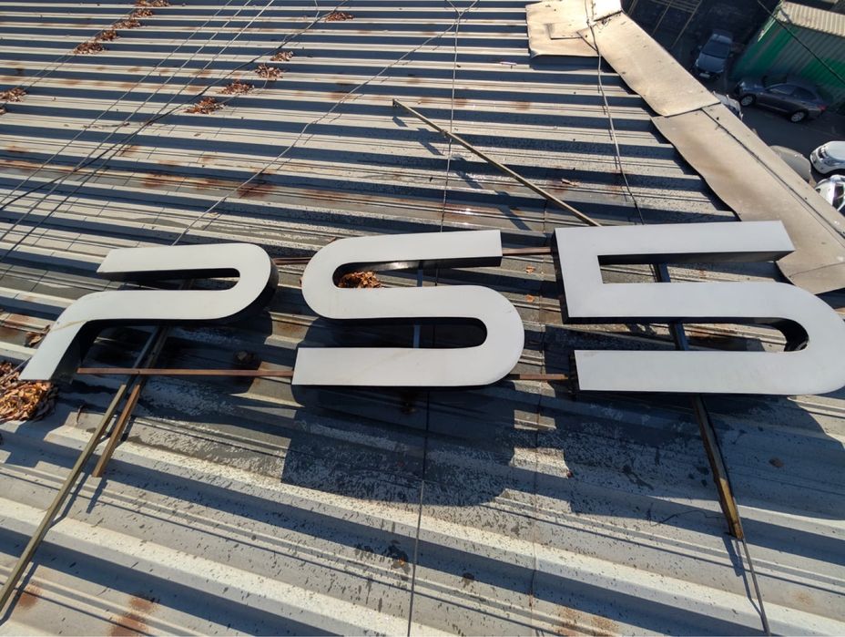 Буковки с неоновый подсветкой