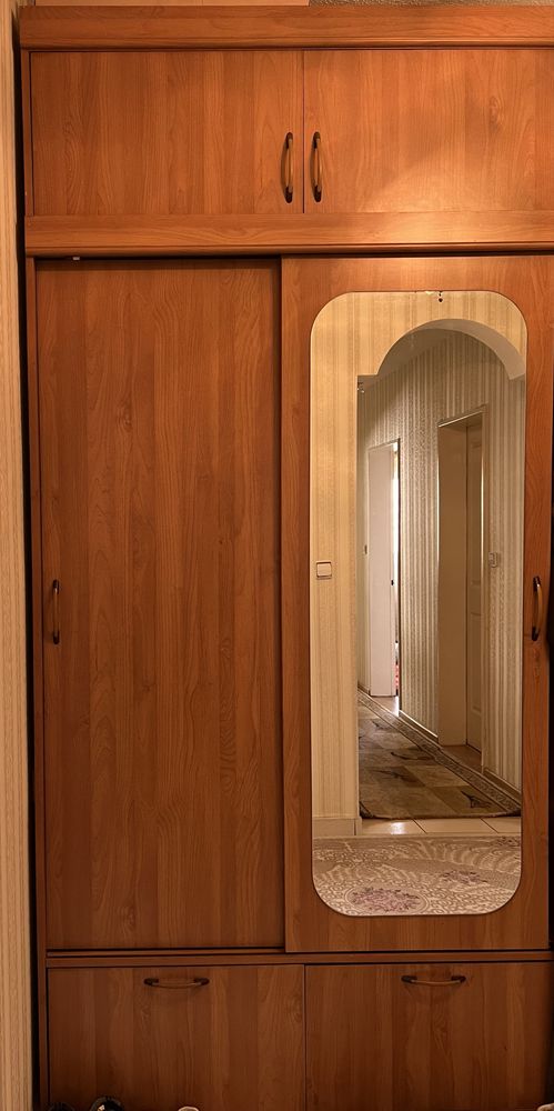 Шкаф в прихожую в хорошем состоянии