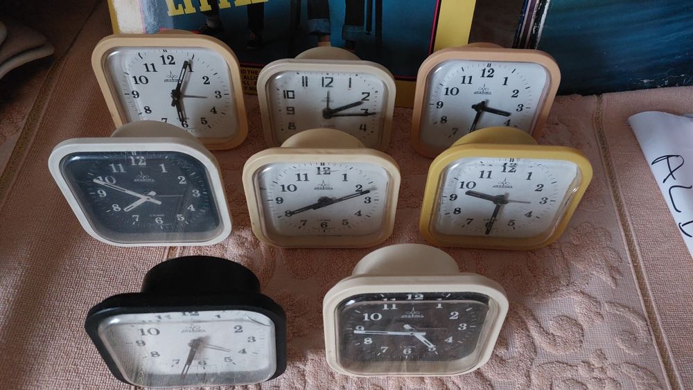 ceas de masă Aradora